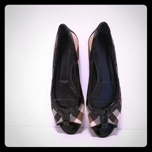 Burberry peep toe flat